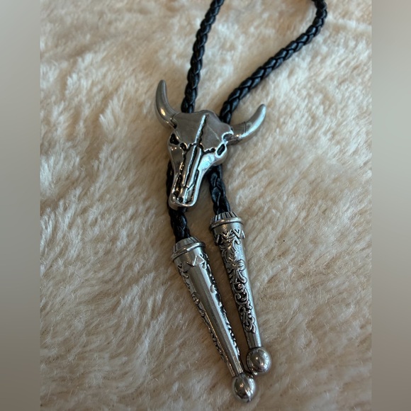 Other - Western Bull Skull Bolo Tie in Black and Silver
